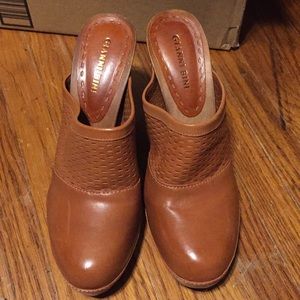 Gianna Bini wedge with closed toe